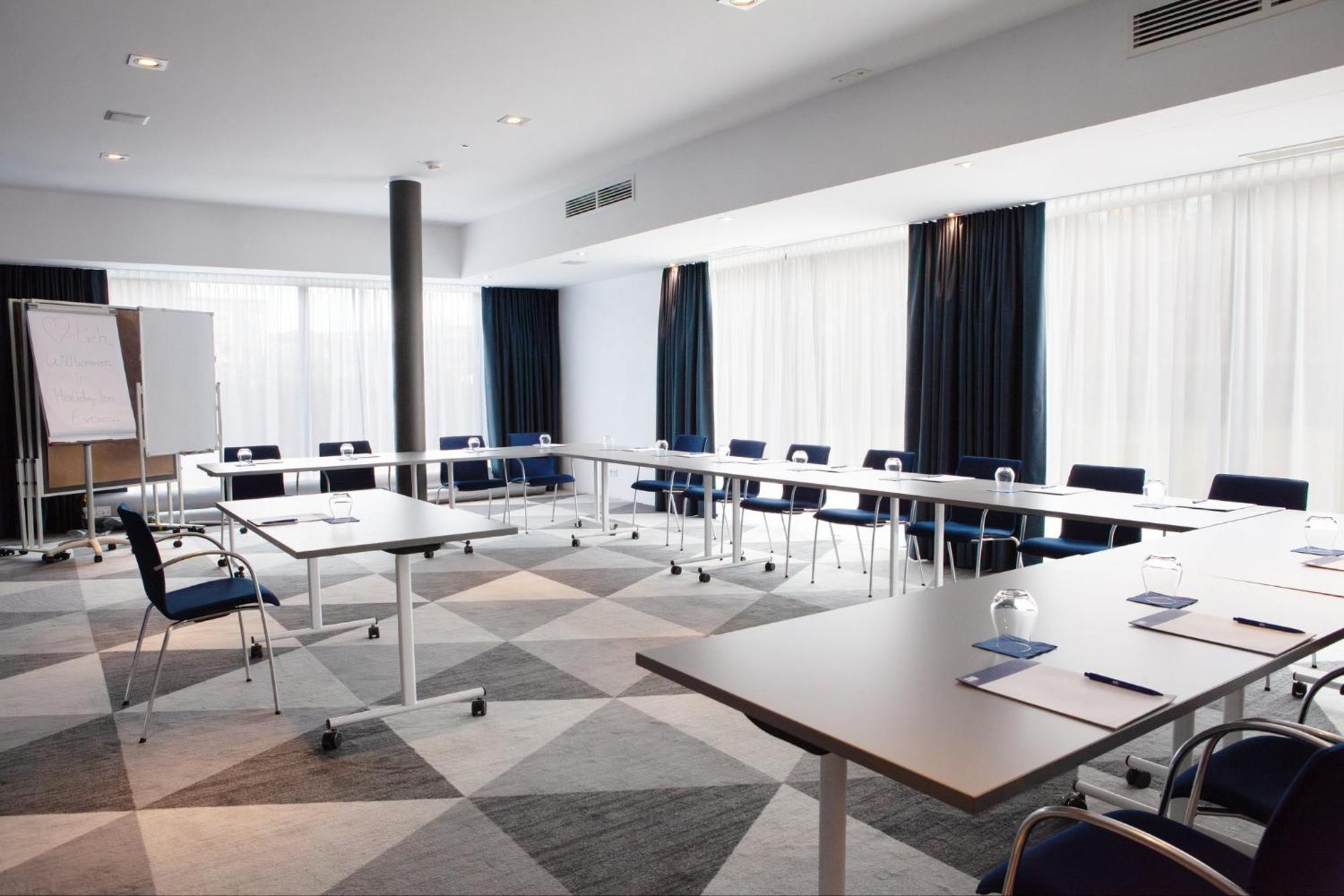 Hotel Express Neunkirchen By Ihg 3*