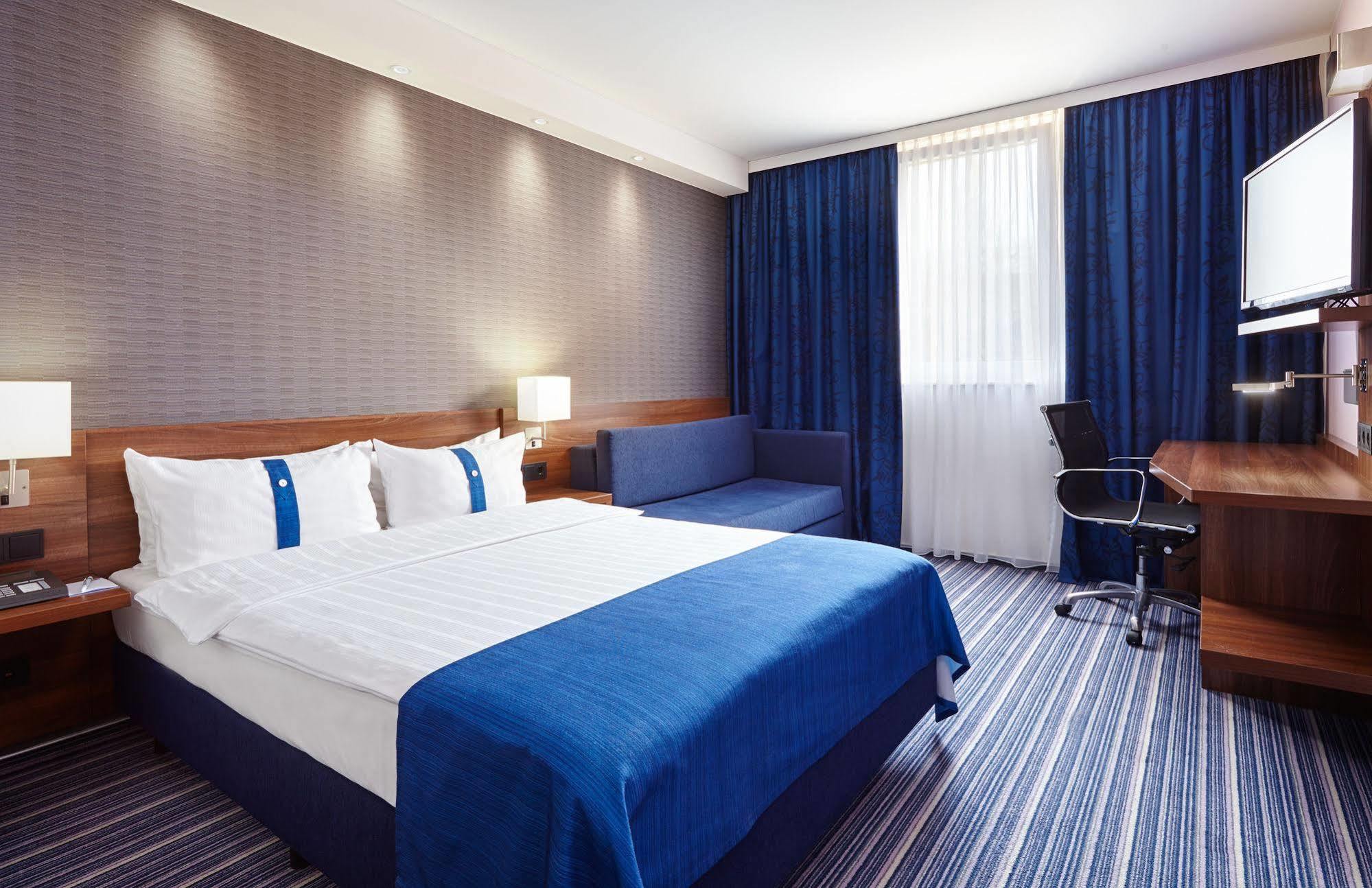 Express By Ihg Hotel 3*