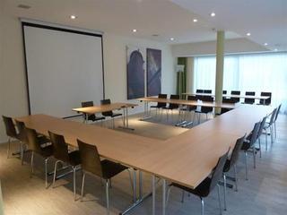 Express By Ihg Hotel 3*